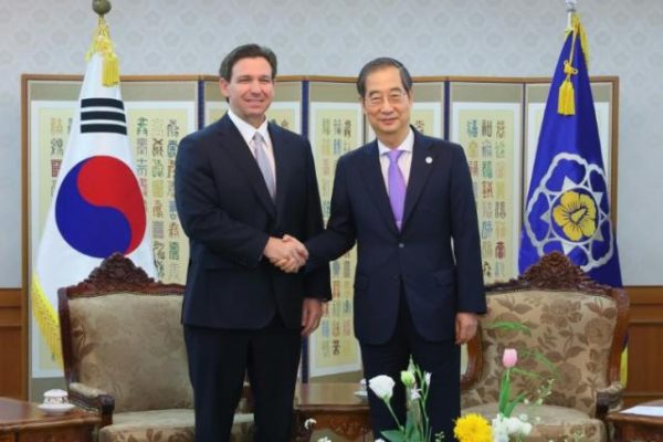 Republican candidate DeSantis discusses trade and North Korea in Seoul